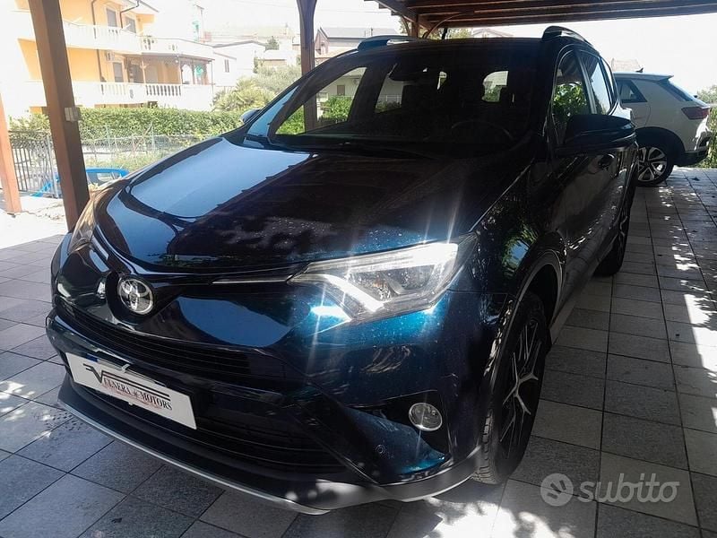Usata Toyota RAV4 142 CV (104 kW) 2017 Verde SUV