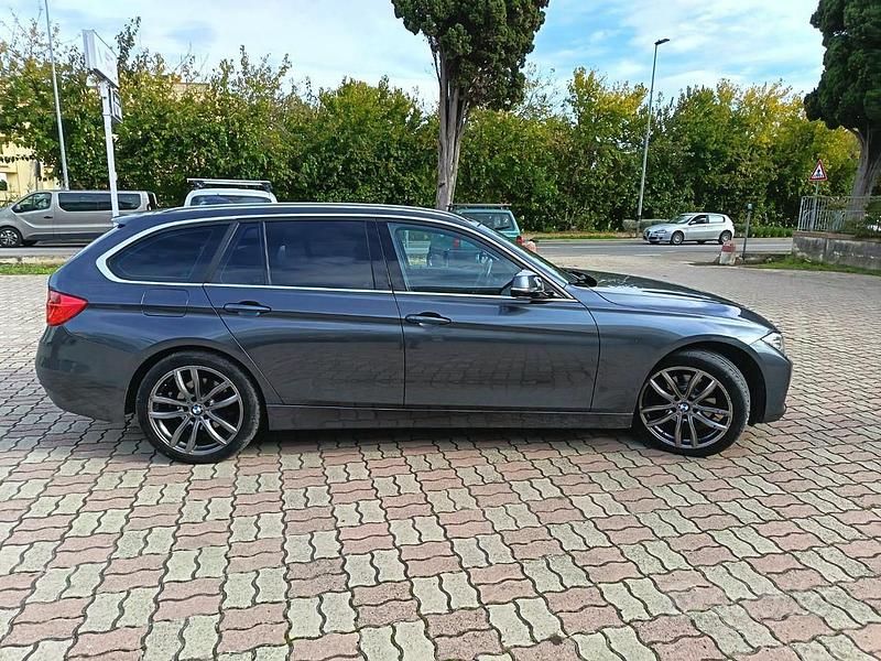 Usata BMW 320 Sport Line 183 CV (134 kW) 2012 Grigio scuro Station wagon