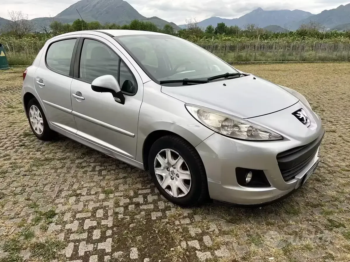 Usata Peugeot 207 68 CV (50 kW) 2012 Berlina