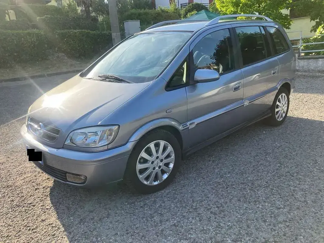Usata Opel Zafira 97 CV (71 kW) 2005 Grigio Monovolume