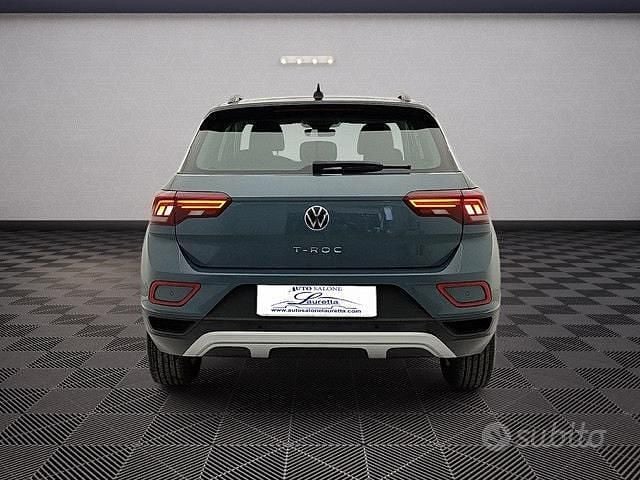 Usata VW T-Roc Life 110 CV (80 kW) 2022 Grigio SUV