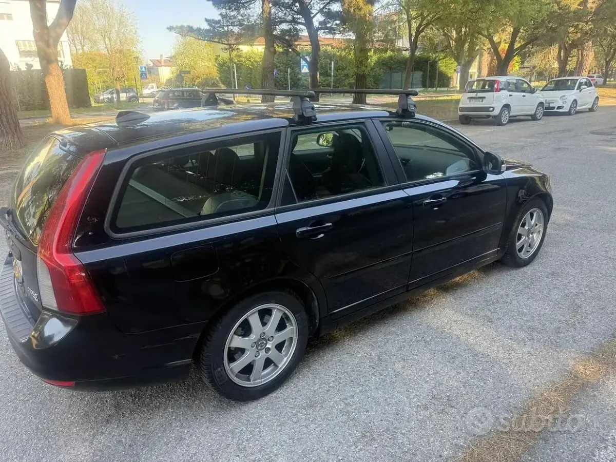 Usata Volvo V50 109 CV (80 kW) 2011 Nero Station wagon