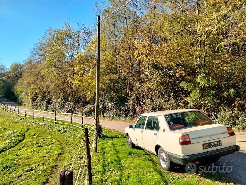 Usata 1970 Alfa Romeo Giulietta Tre volumi | 8500 € - Immagine 1/4