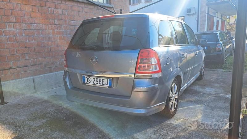 Usata Opel Zafira Cosmo 140 CV (102 kW) 2008 Blu Monovolume