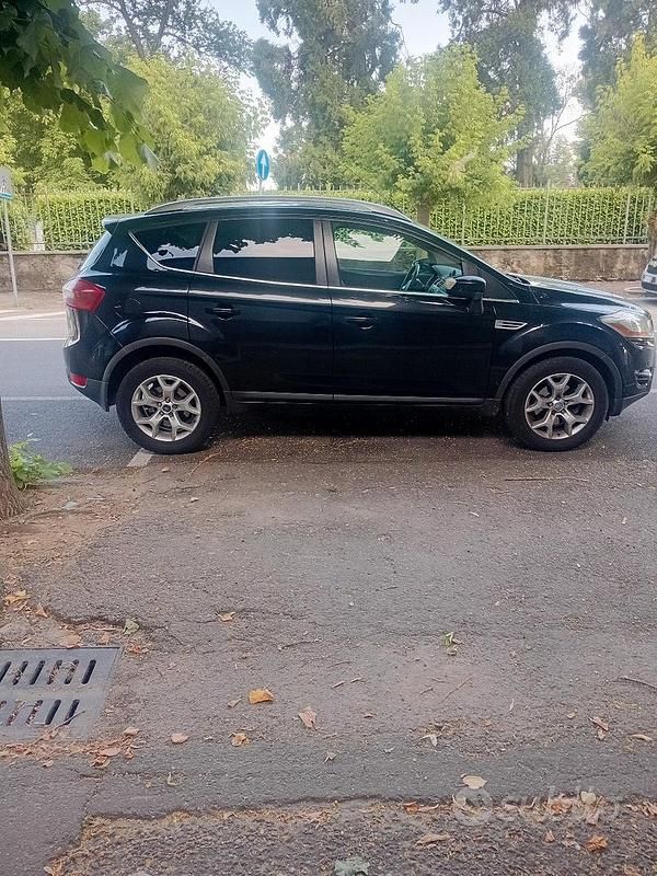 Usata Ford Kuga 140 CV (102 kW) 2010 Nero SUV