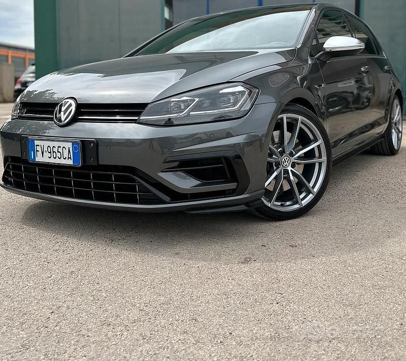 Usata VW Golf VII R 300 CV (220 kW) 2019 Grigio Utilitaria