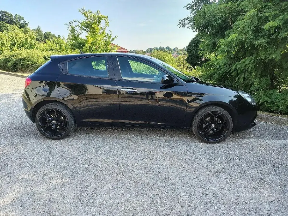 Usata Alfa Romeo Giulietta 105 CV (77 kW) 2014 Nero Utilitaria