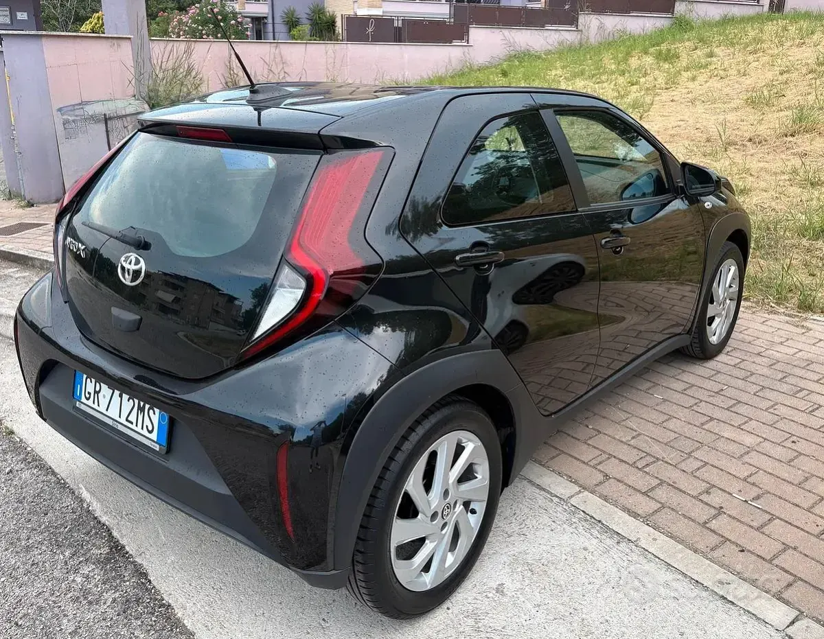 Usata Toyota Aygo X Active 72 CV (52 kW) 2023 Nero SUV