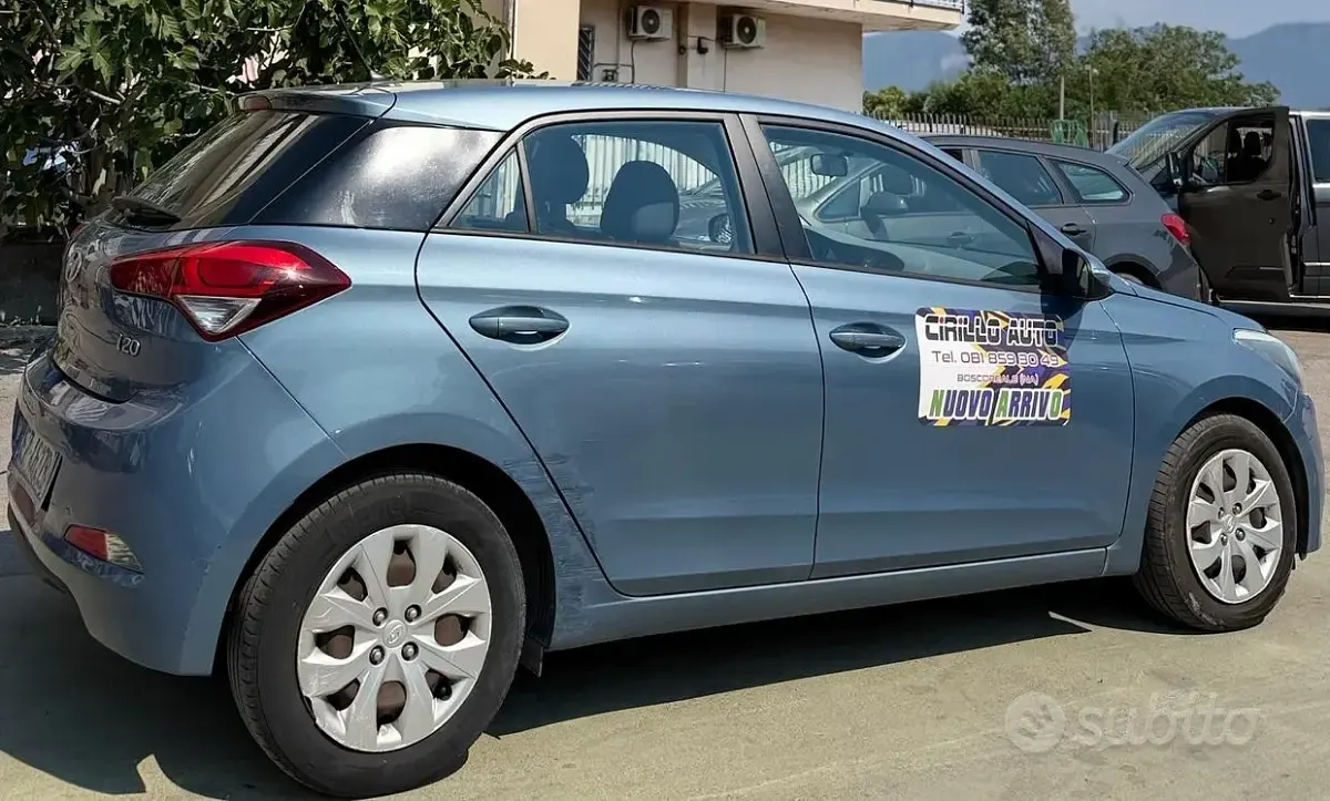 Usata Hyundai i20 75 CV (55 kW) 2015 Bluazzurro Berlina