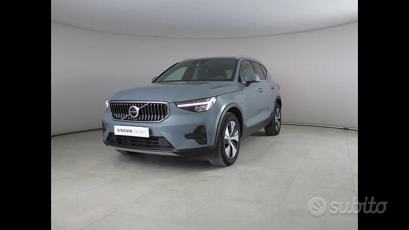 Grigio Usata 2023 Volvo XC40 Core SUV | 26.400 € - Immagine 1/4