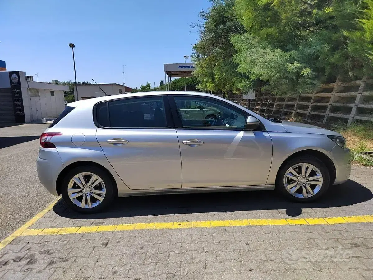 Usata Peugeot 308 Business-Line 116 CV (85 kW) 2014 Grigio Berlina