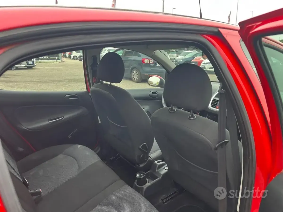 Käytetty Peugeot 206 60 HP (44 kW) 2009 Punainen Sedan