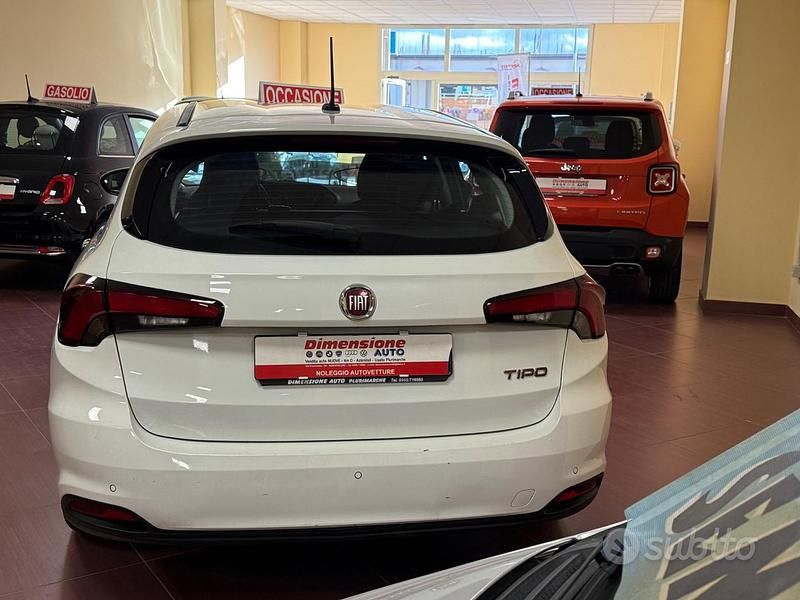 Usata Fiat Tipo Easy 120 CV (88 kW) 2019 Bianco Station wagon