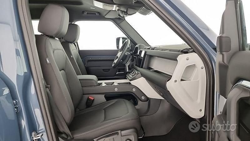 Usata Land Rover Defender S 200 CV (147 kW) 2025 Blu/azzurro SUV