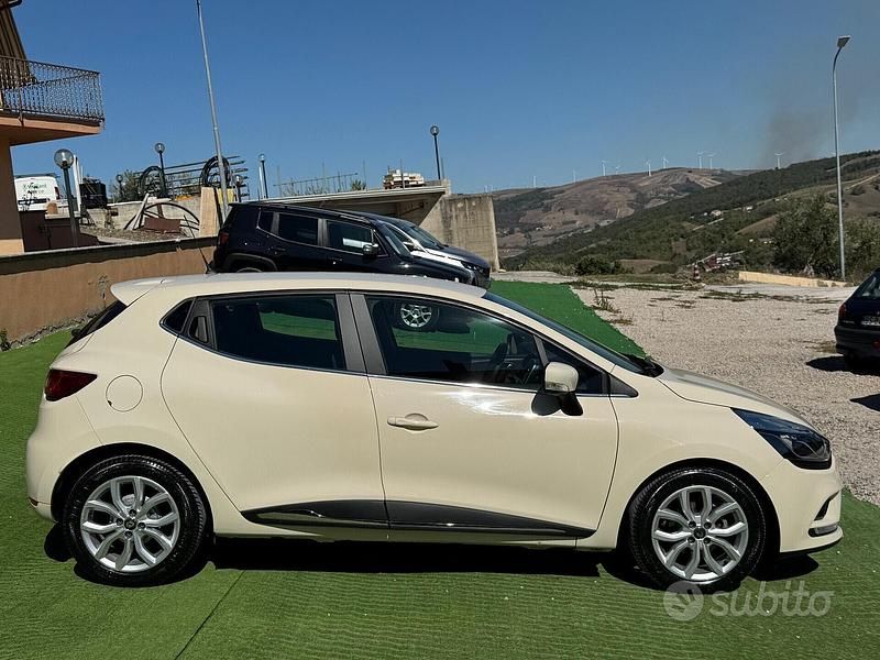 Second-hand Renault Clio IV Intens 75 CP (55 kW) 2018 Alb Berlinǎ