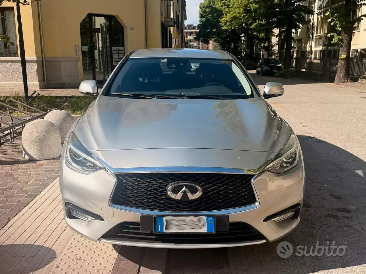 Usata Infiniti Q30 109 CV (80 kW) 2016 Grigio Berlina