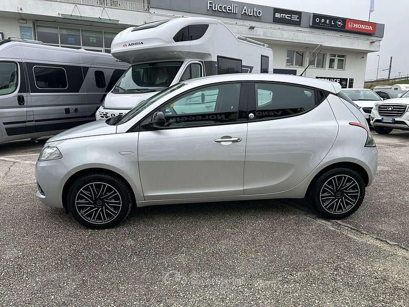 Usata Lancia Ypsilon Gold 69 CV (50 kW) 2018 Grigio Utilitaria
