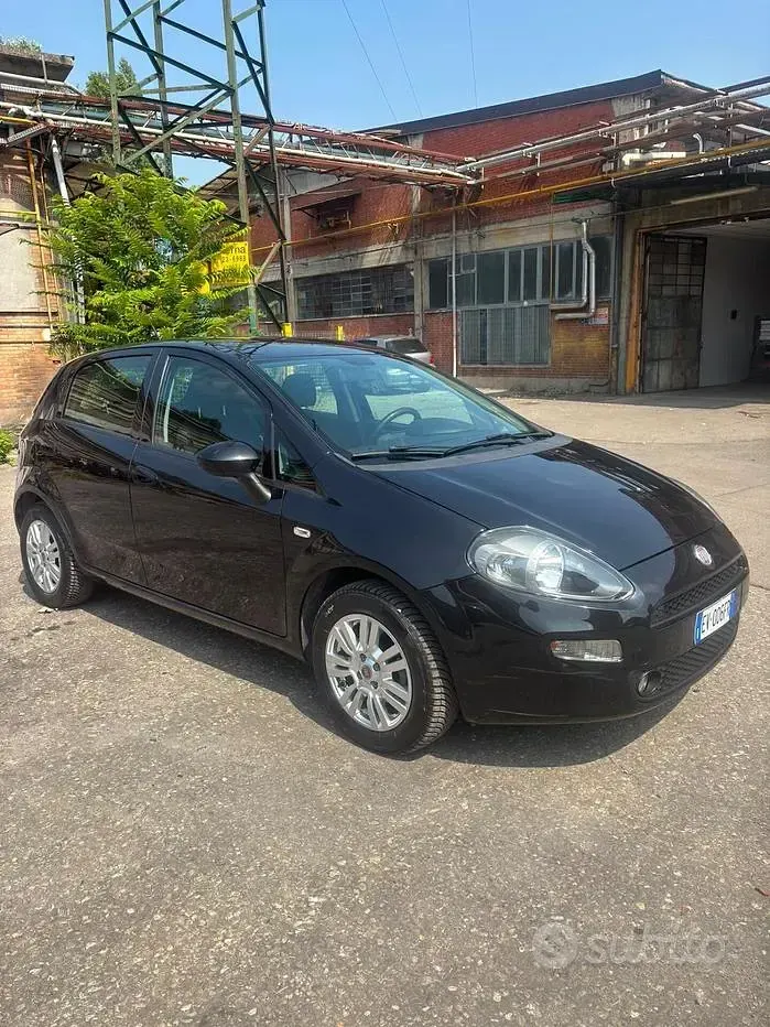 Usata Fiat Punto Lounge 69 CV (50 kW) 2014 Nero Utilitaria
