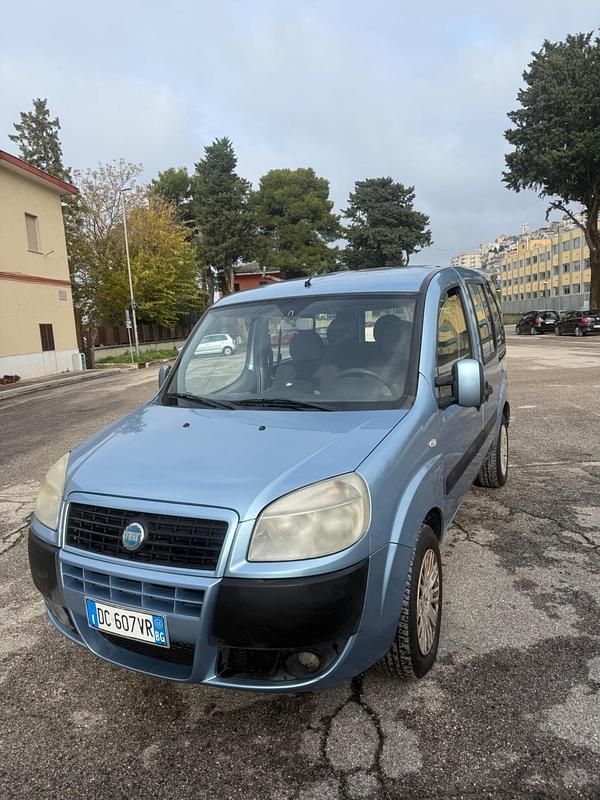 Usata Fiat Doblò Family 74 CV (54 kW) 2006 Blu Monovolume