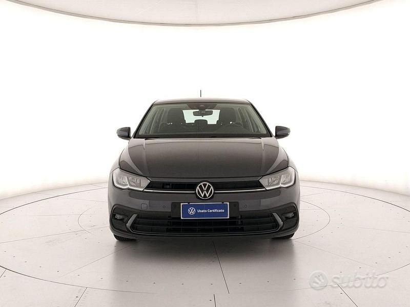 Usata VW Polo Life 95 CV (69 kW) 2023 Smoky grey metallizzato Utilitaria
