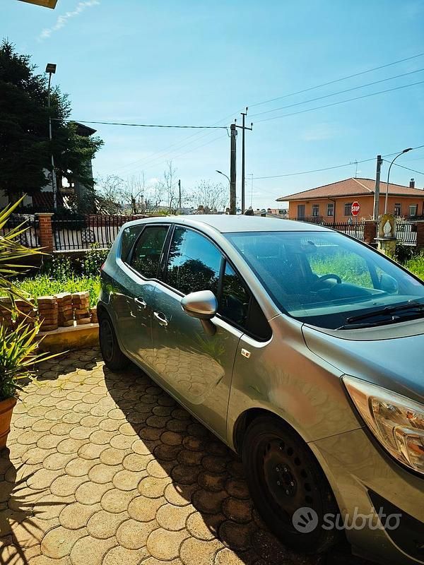 Usata Opel Meriva 95 CV (69 kW) 2011 Grigio Monovolume