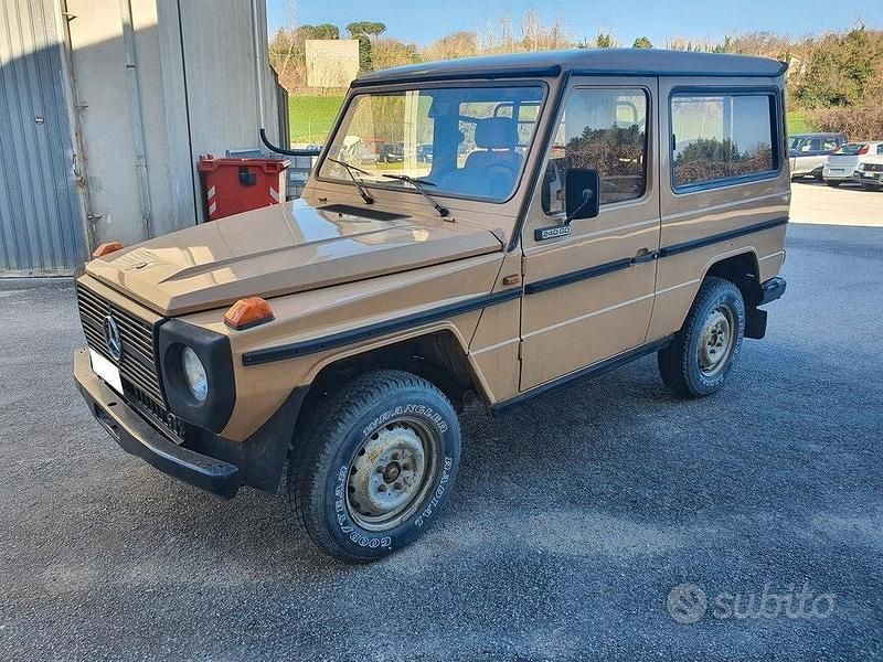 Usado Mercedes 240 72 CV (52 kW) 1993 Marrón Familiar