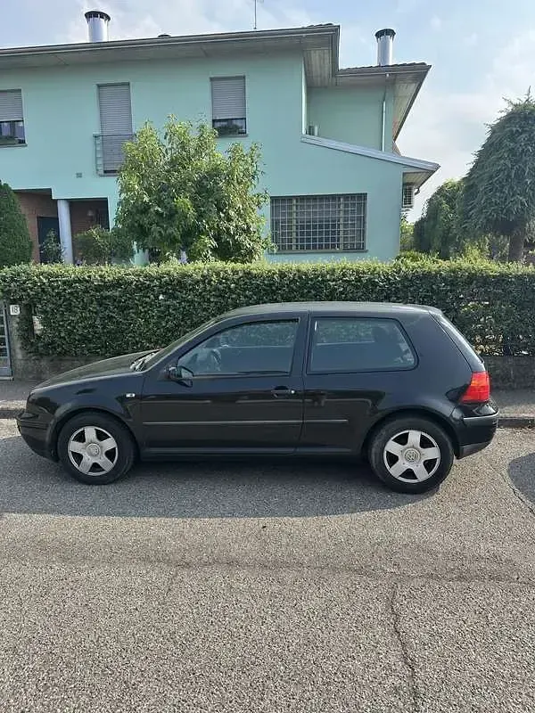 Usata VW Golf IV 75 CV (55 kW) 2001 Nero Berlina
