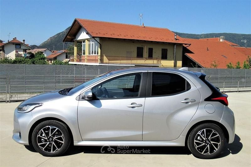 Usata Toyota Yaris Hybrid Trend 116 CV (85 kW) 2022 Argento Berlina