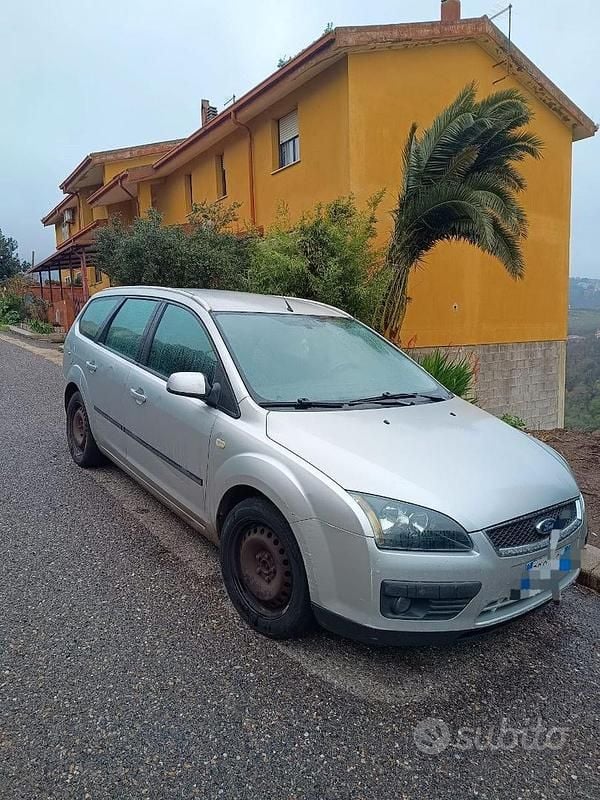 Usata Ford Focus 115 CV (84 kW) 2006 Grigio Station wagon