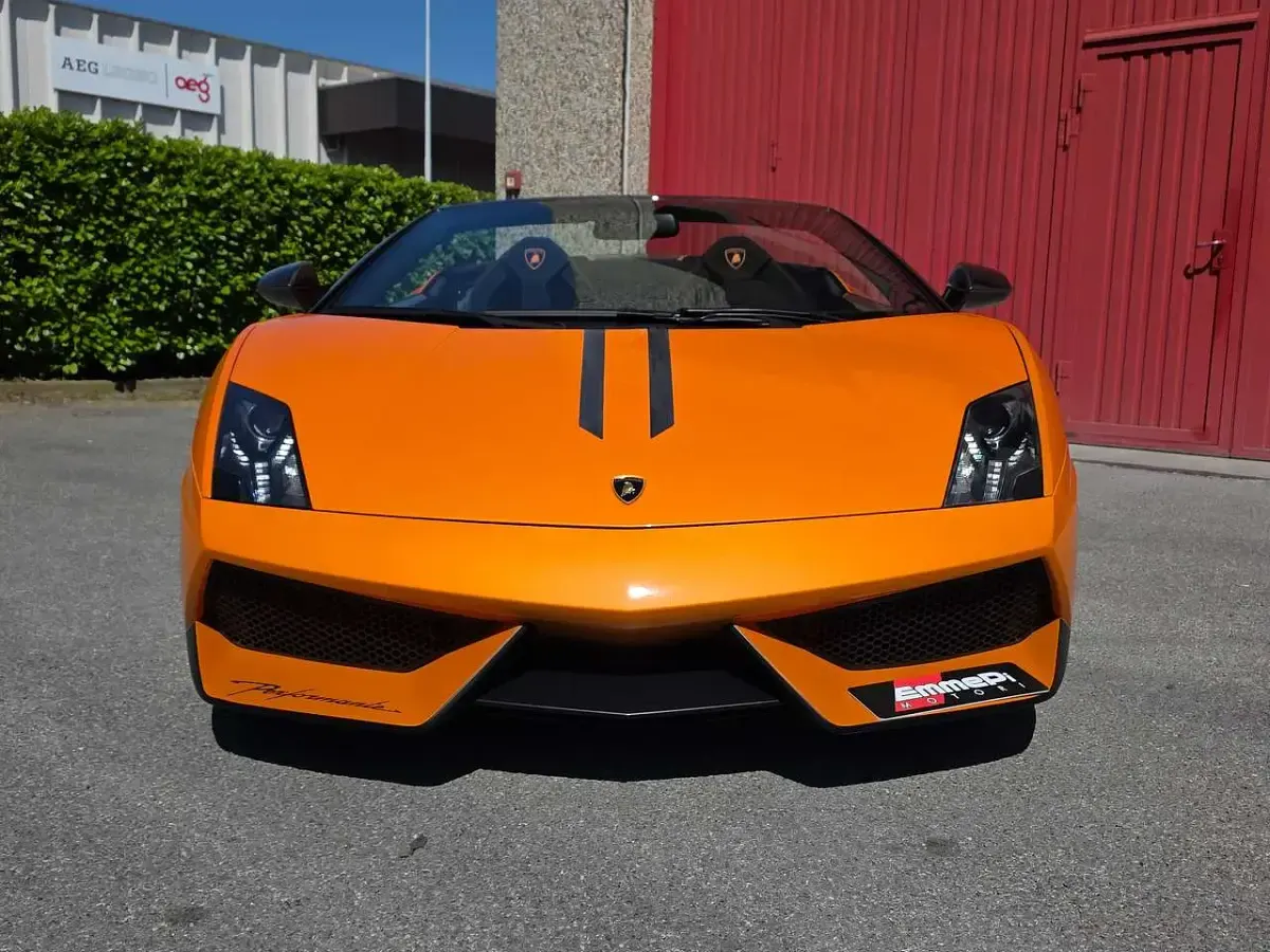 Usata Lamborghini Gallardo 570 CV (419 kW) 2011 Arancio borealis Cabrio