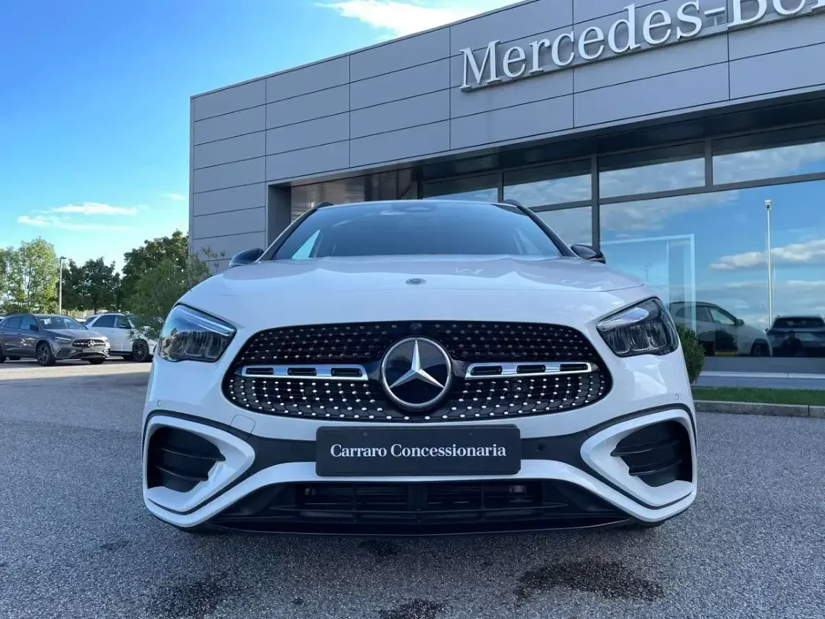 Usata Mercedes GLA200 150 CV (110 kW) 2025 Bianco polare SUV