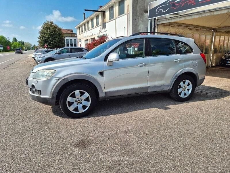 Usata Chevrolet Captiva LT 150 CV (110 kW) 2007 Grigio SUV