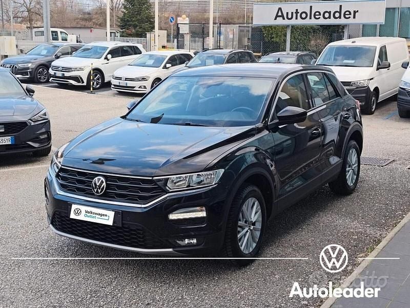 Käytetty VW T-Roc Business 116 HP (85 kW) 2021 Musta Katumaasturi