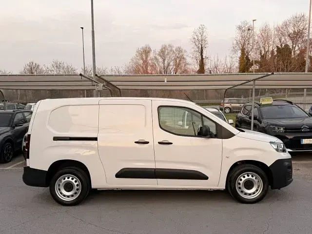 Usata Fiat Doblò 102 CV (75 kW) 2023 Bianco pastello Monovolume