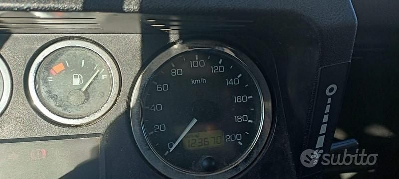 Usata Land Rover Defender 122 CV (89 kW) 2002 Nero SUV