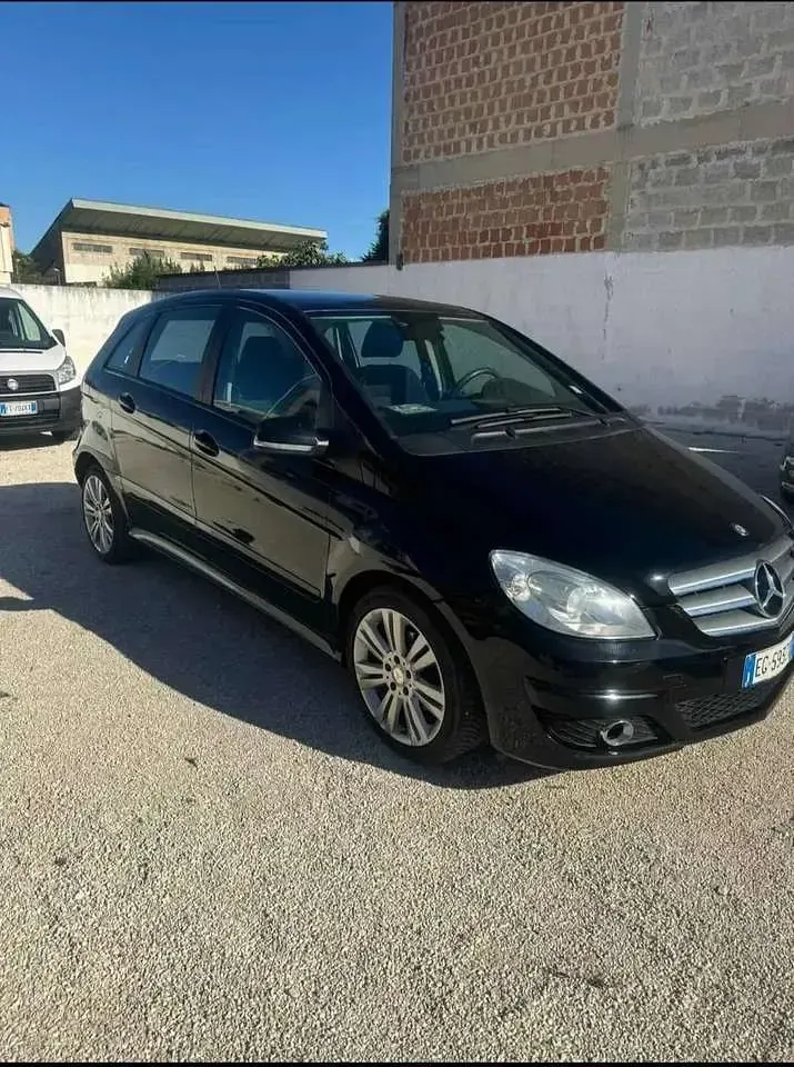 Usata Mercedes B180 Premium 109 CV (80 kW) 2011 Other Utilitaria