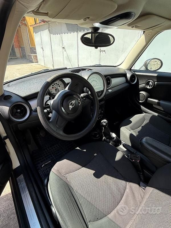Usata Mini Cooper 90 CV (66 kW) 2011 Bianco Utilitaria