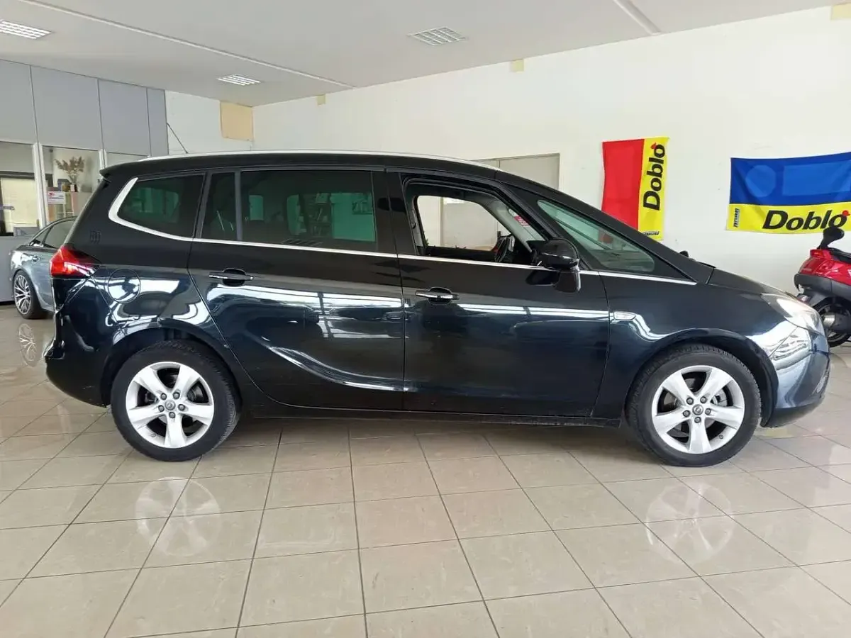 Usata Opel Zafira Tourer Cosmo 150 CV (110 kW) 2015 Nero Monovolume
