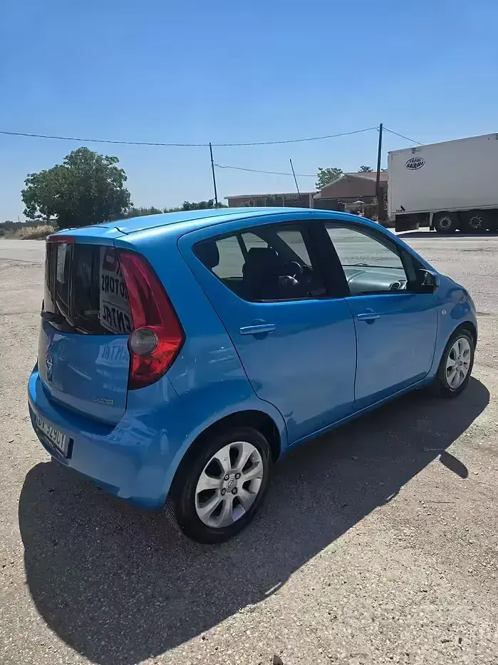 Usata Opel Agila 65 CV (47 kW) 2009 Bluazzurro Utilitaria