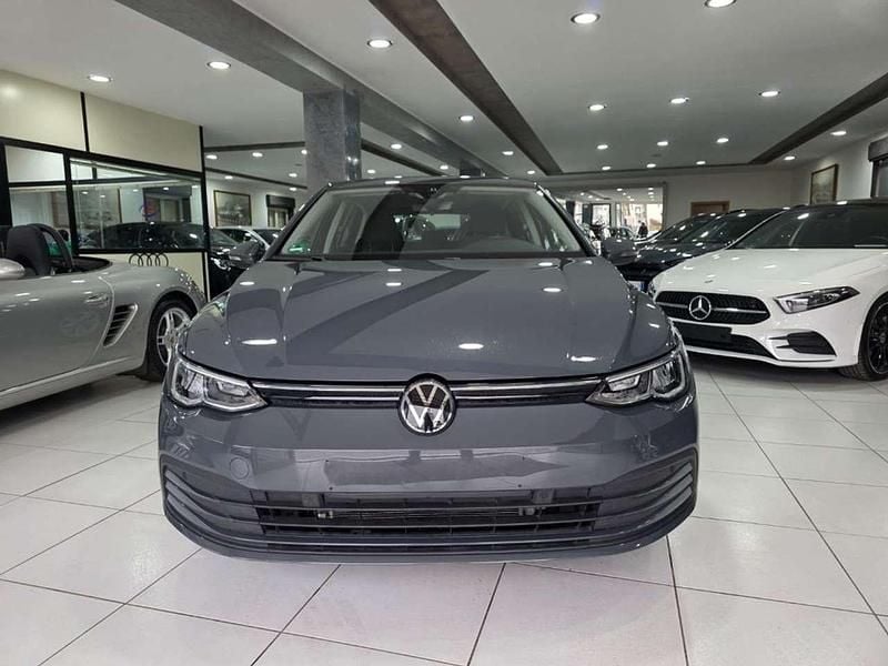 Usata VW Golf VIII Life 116 CV (85 kW) 2023 Grigio Berlina