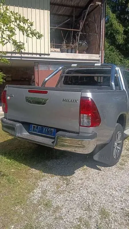 Usata Toyota HiLux Comfort 150 CV (110 kW) 2017 Argento Pick-up