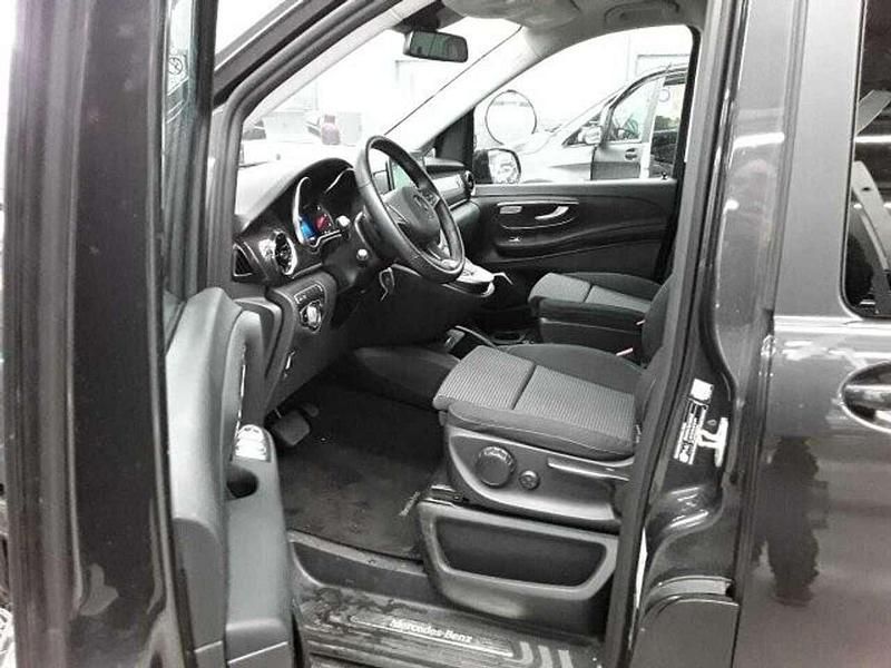 Usata Mercedes V300 Sport Edition 237 CV (174 kW) 2024 Grigio Monovolume