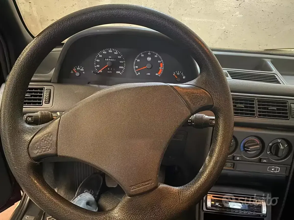 Usata Alfa Romeo 155 116 CV (85 kW) 1994 Rosso Berlina