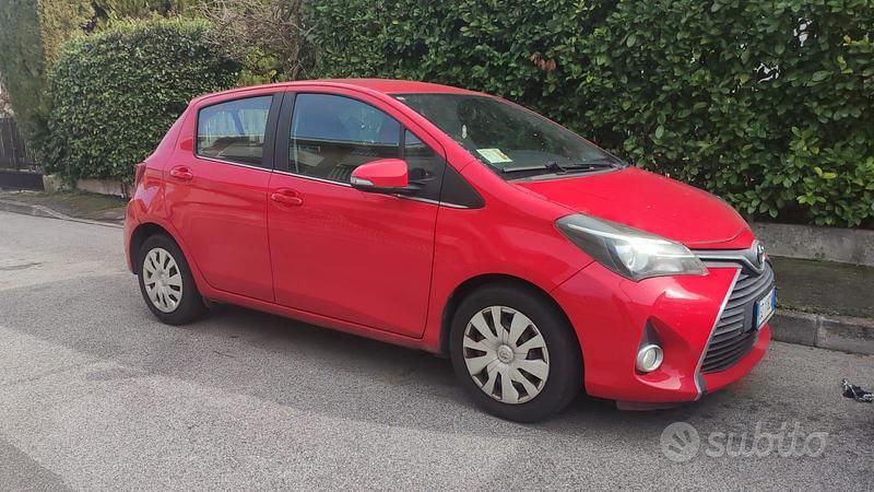 Usata Toyota Yaris Cool 2015 Rosso Utilitaria