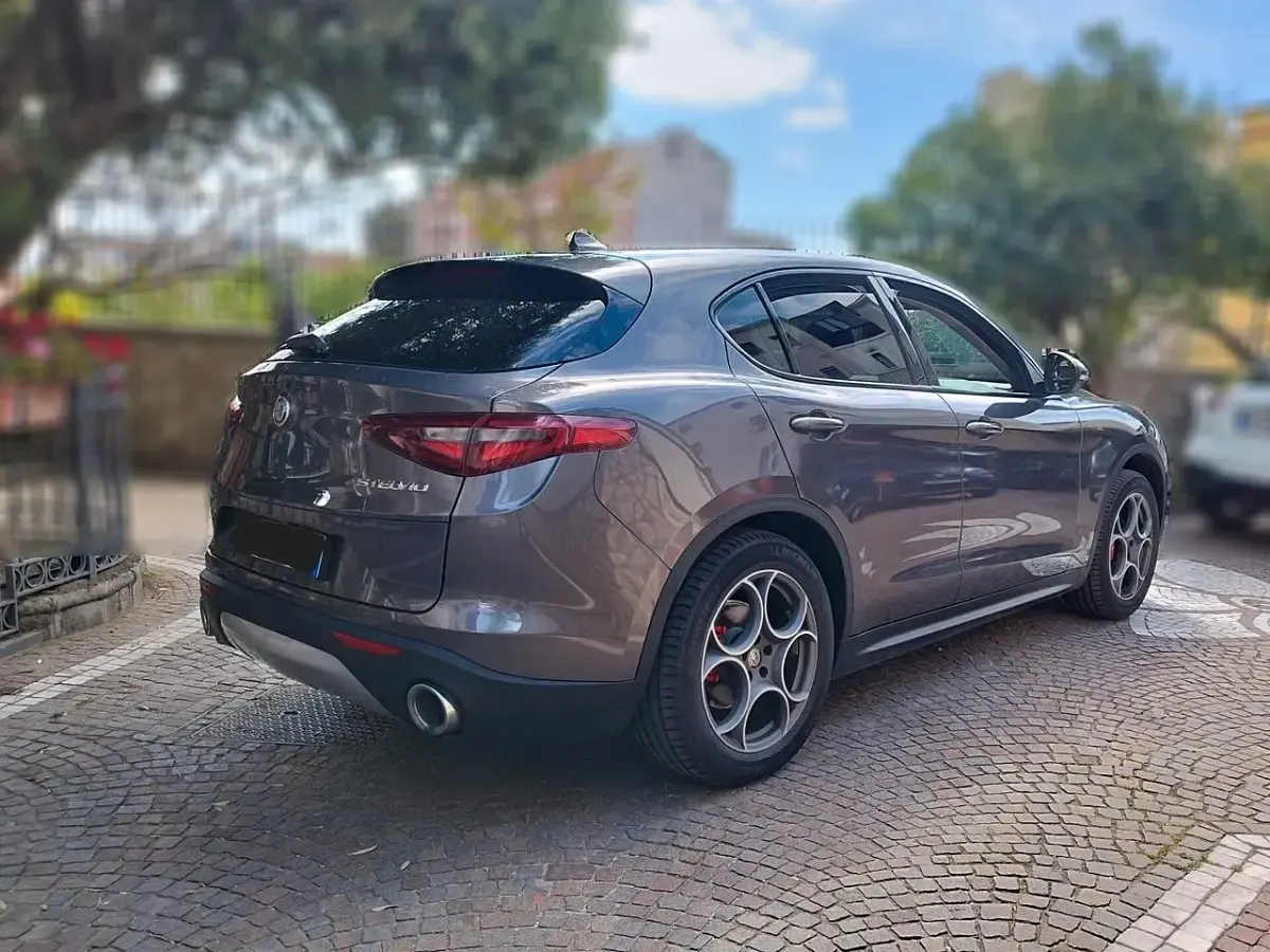 Usata Alfa Romeo Stelvio Executive 210 CV (154 kW) 2019 Grigio SUV