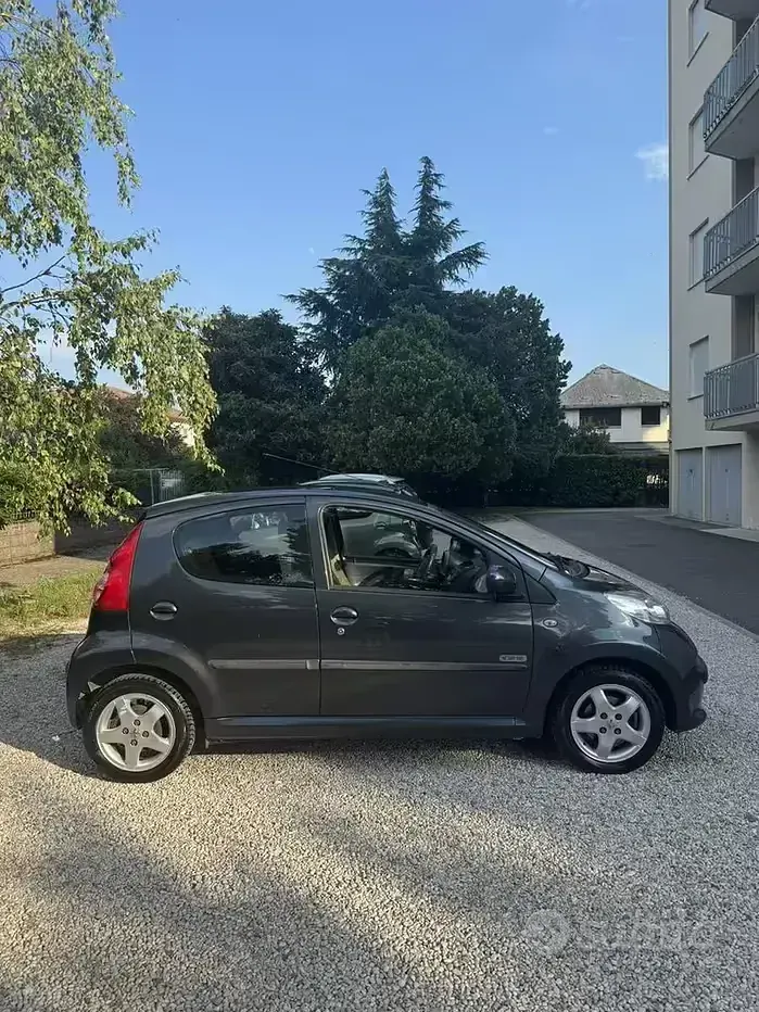 Usata Peugeot 107 68 CV (50 kW) 2007 Nero Utilitaria