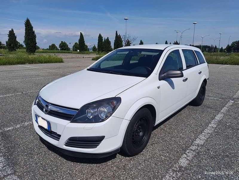 Usata Opel Astra Enjoy 101 CV (74 kW) 2005 Station wagon