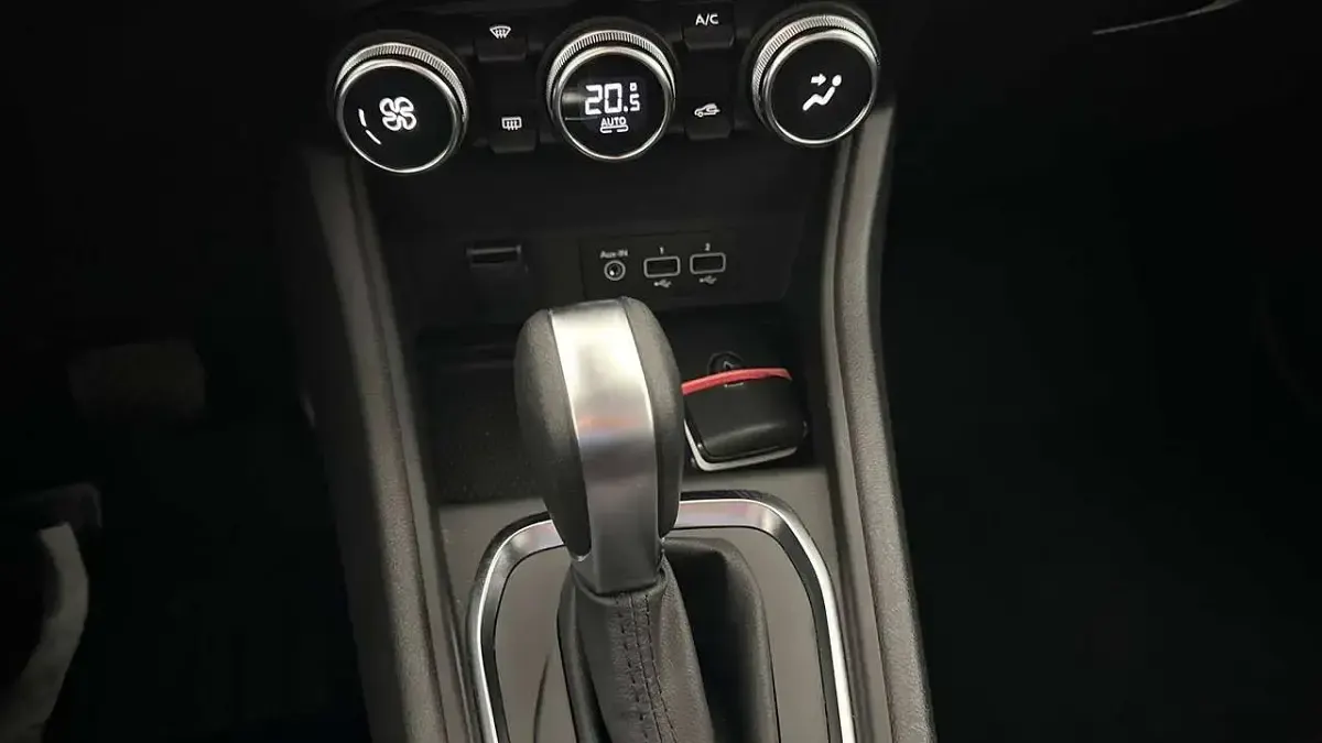 Usata Renault Captur Techno 94 CV (69 kW) 2023 Argento SUV