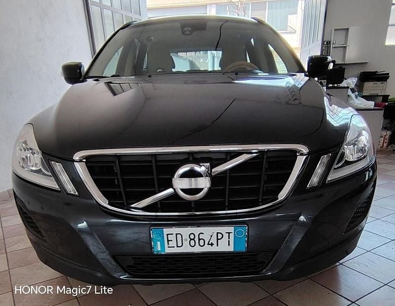 Usata Volvo XC60 Drive Kinetic 163 CV (119 kW) 2010 Nero SUV