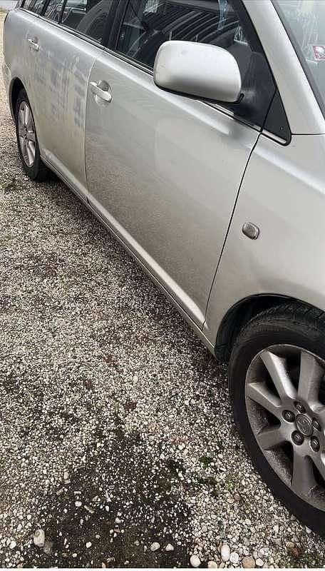 Usata Toyota Avensis Verso 116 CV (85 kW) 2005 Monovolume